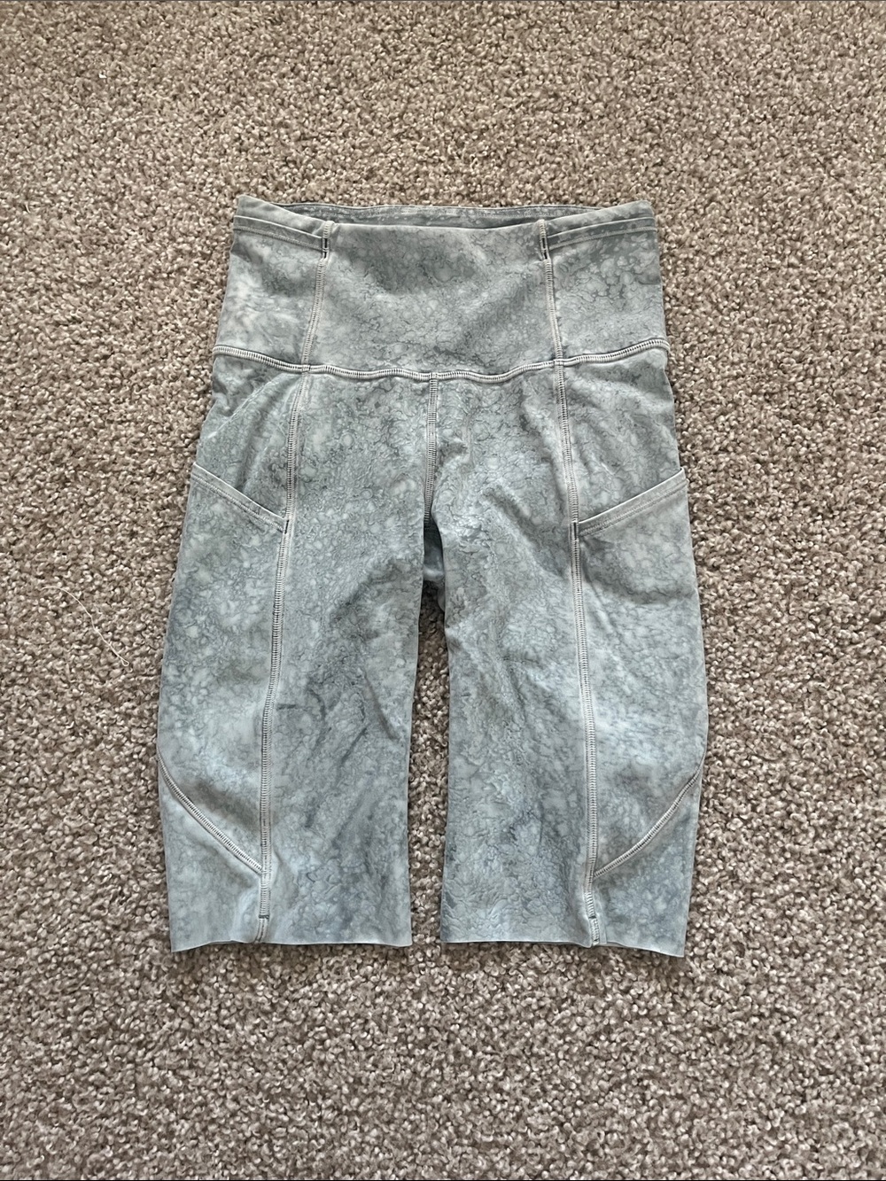 Lululemon White Blue Fog Fast and Free Short 10" Size 2
